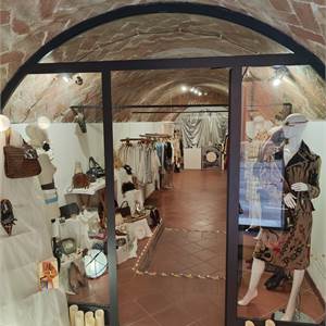 Negozio In Affitto a Modena