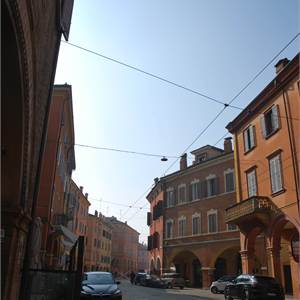 Garage In Affitto a Modena