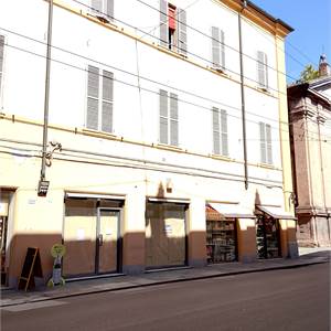 Negozio In Affitto a Modena