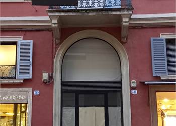 NEGOZIO IN AFFITTO MODENA CENTRO 1 VANO MQ 40 