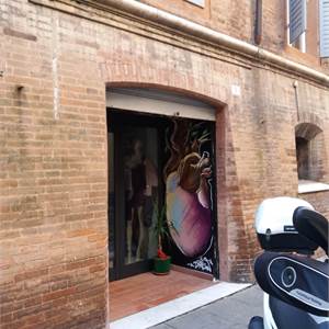 Negozio In Affitto a Modena